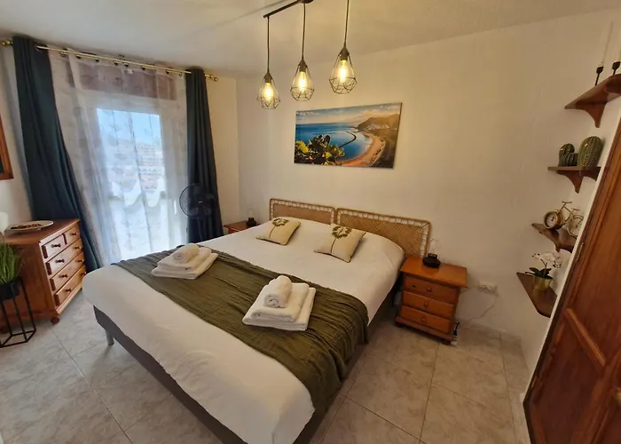 Golden Mile View - Americas